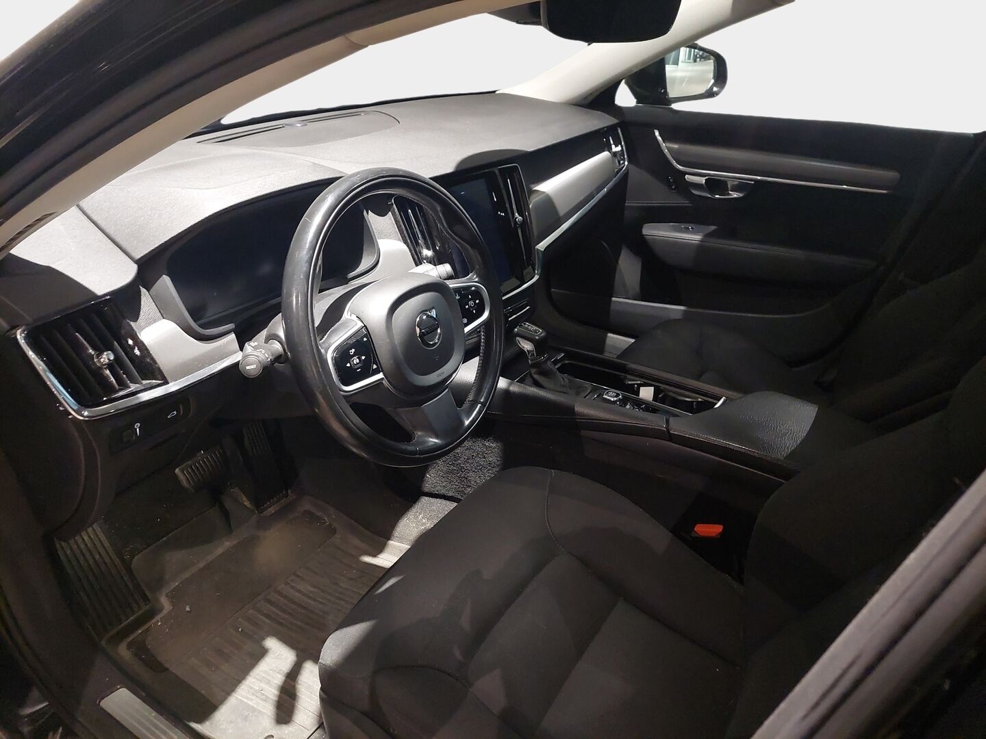 Volvo S90 2019 D3 Business aut *Webasto / ACC / VOC / Pilot Assist / Digimittaristo / Keyless* - Parkkitutkat / 2X Renkaat ja vanteet / Ratinlämmitin