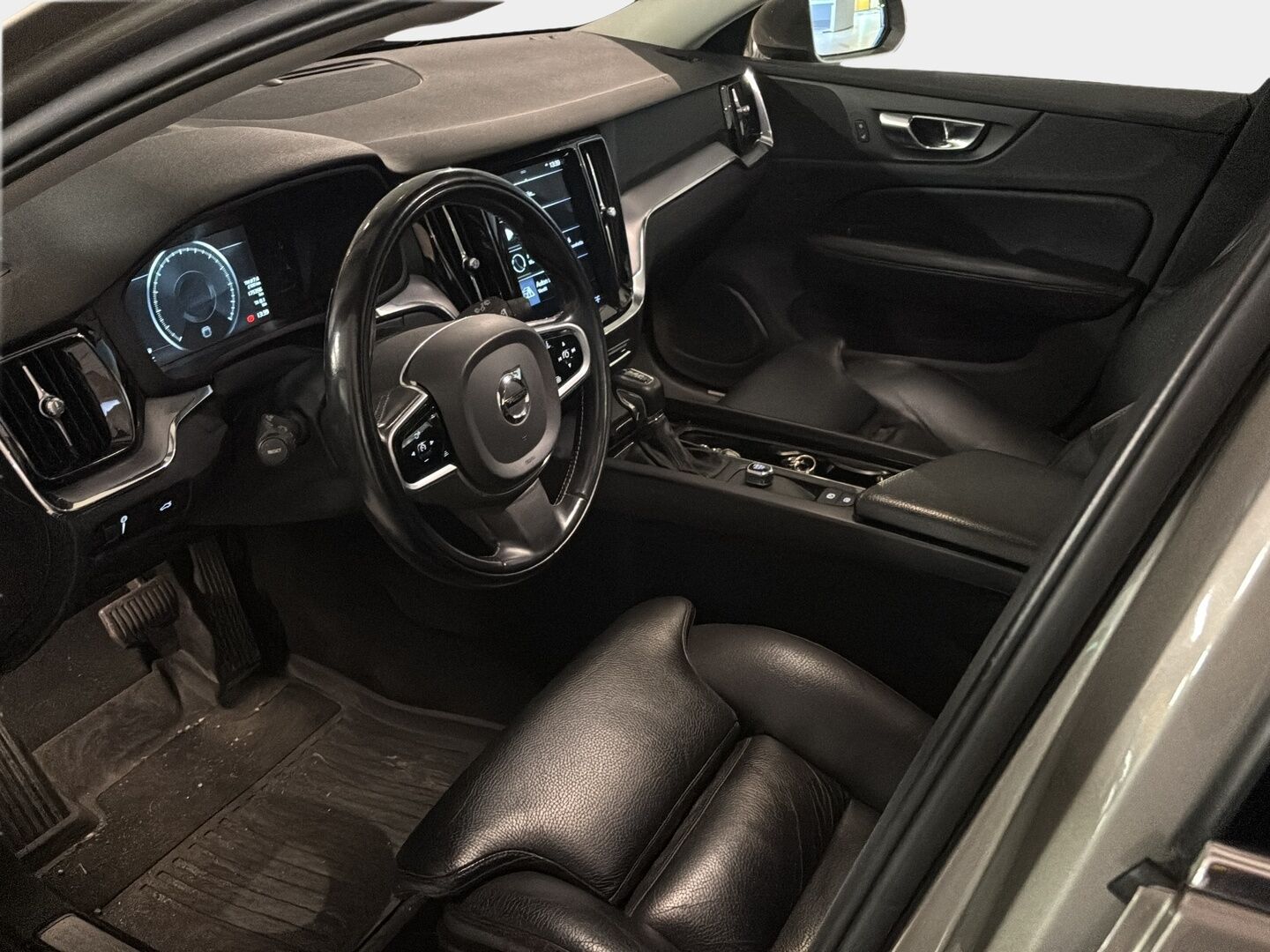 Volvo V60 2019 D3 Momentum aut - | Webasto | Koukku | Suomi-auto | Muistinahat | Vakkari |