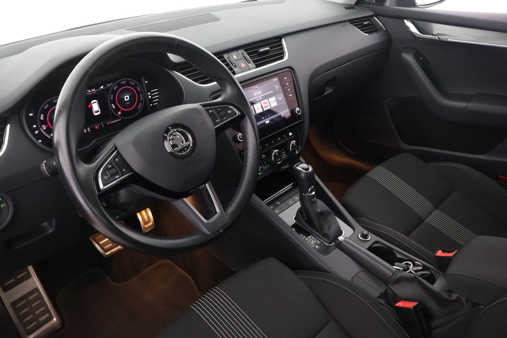 Skoda Octavia 2019 Combi 1,5 TSI Style BusinessLine DSG Autom. - Adapt. Vakkari | BLIS | P. Kamera | Sporttipenkit | Koukku | Webasto | 2x renkaat&alumiinivanteet