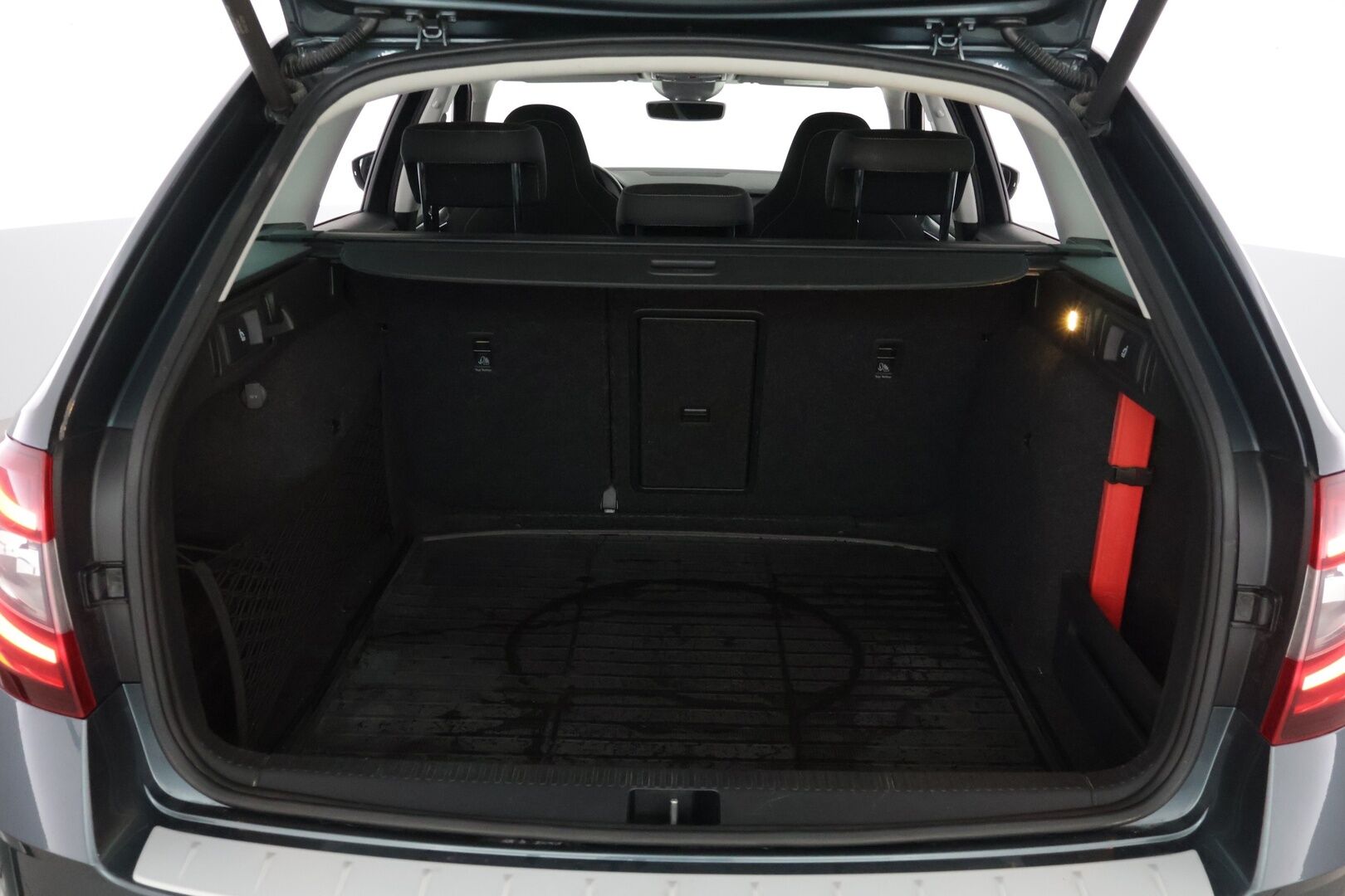 Skoda Octavia 2019 Combi 1,5 TSI Style BusinessLine DSG Autom. - Adapt. Vakkari | BLIS | P. Kamera | Sporttipenkit | Koukku | Webasto | 2x renkaat&alumiinivanteet