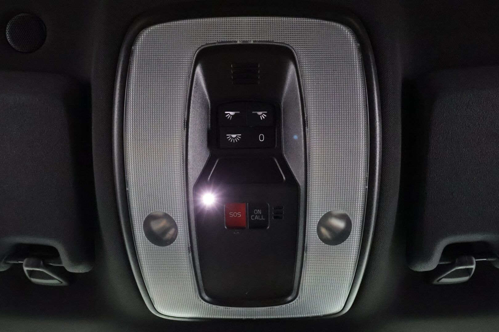 Volvo XC60 2014 D4 AWD R-Design aut * Vakkari / P.tutka / Xenon / Koukku / Webasto / Premium Sound / Muistipenkki / Navi / Puolinahat * - Kahdet renkaat aluvanteilla / Juuri katsastettu - HULLUT BLACKWEEK JATKOT - KORKOTARJOUS 2,49%