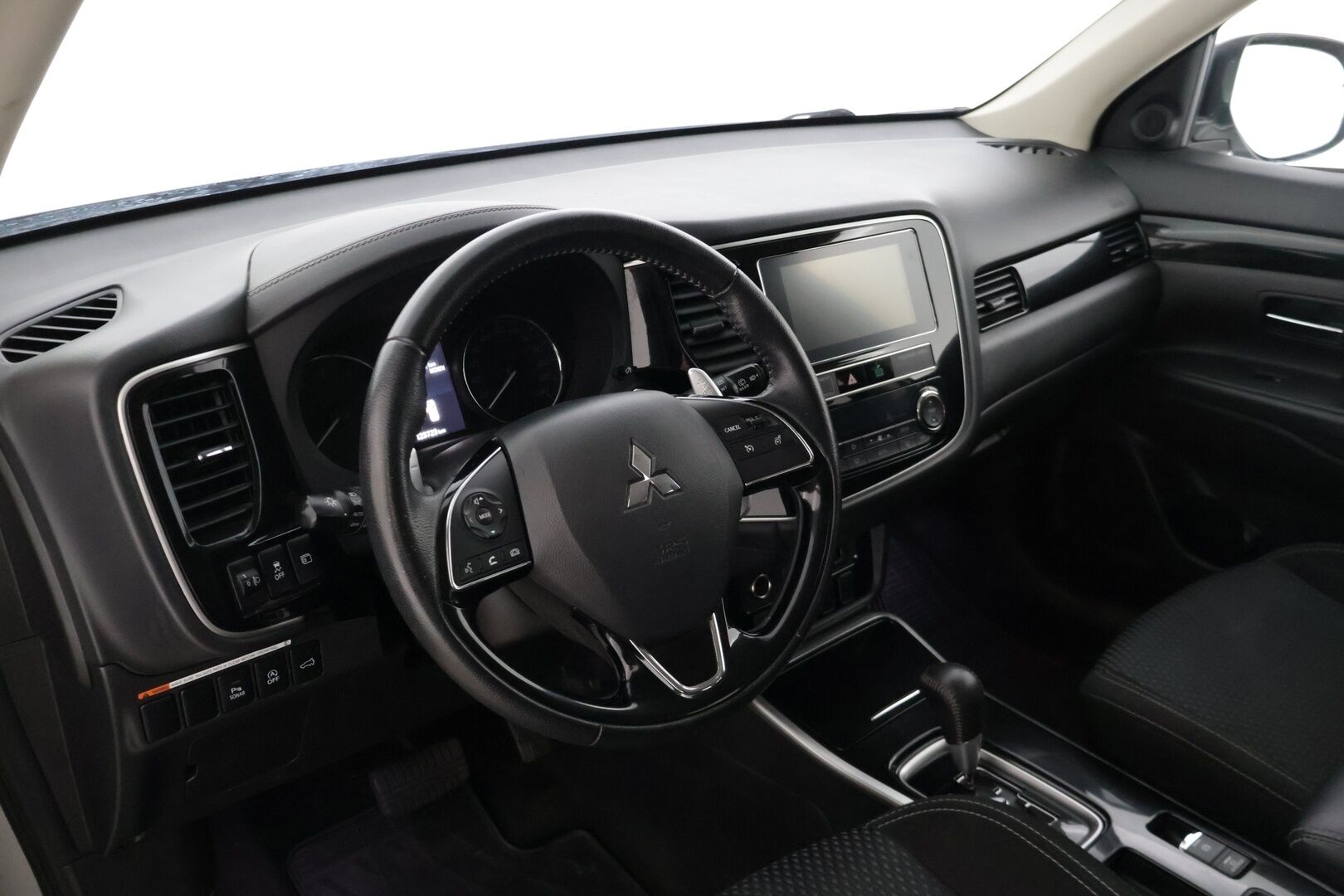 Mitsubishi Outlander 2019 2,0 MIVEC Active 2WD CVT 5P ** Lohko+Sisä / Vakionopeuden säädin / P-Kamera  / Vetokoukku ** - * Suomi-auto / Puhdas bensa maasturi * - HULLU BLACKWEEK KORKOTARJOUS 2,49%