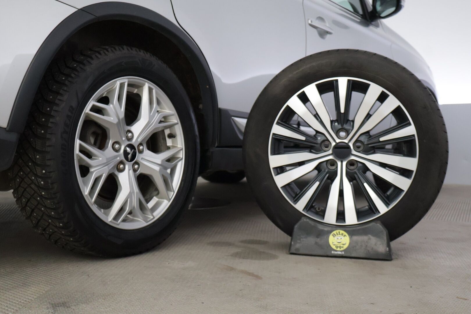 Mitsubishi Outlander 2019 2,0 MIVEC Active 2WD CVT 5P ** Lohko+Sisä / Vakionopeuden säädin / P-Kamera  / Vetokoukku ** - * Suomi-auto / Puhdas bensa maasturi * - HULLU BLACKWEEK KORKOTARJOUS 2,49%