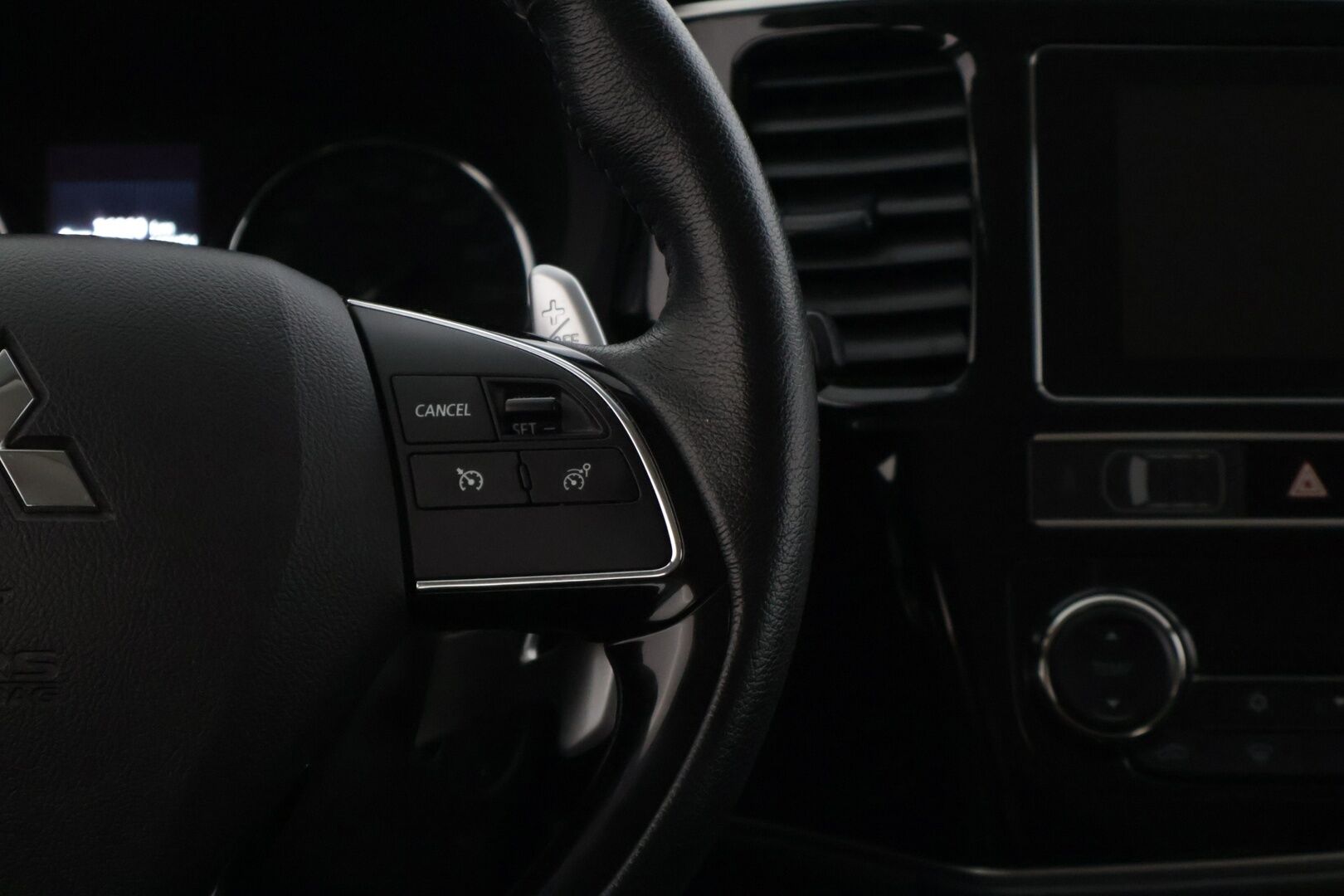 Mitsubishi Outlander 2019 2,0 MIVEC Active 2WD CVT 5P ** Lohko+Sisä / Vakionopeuden säädin / P-Kamera  / Vetokoukku ** - * Suomi-auto / Puhdas bensa maasturi * - HULLU BLACKWEEK KORKOTARJOUS 2,49%