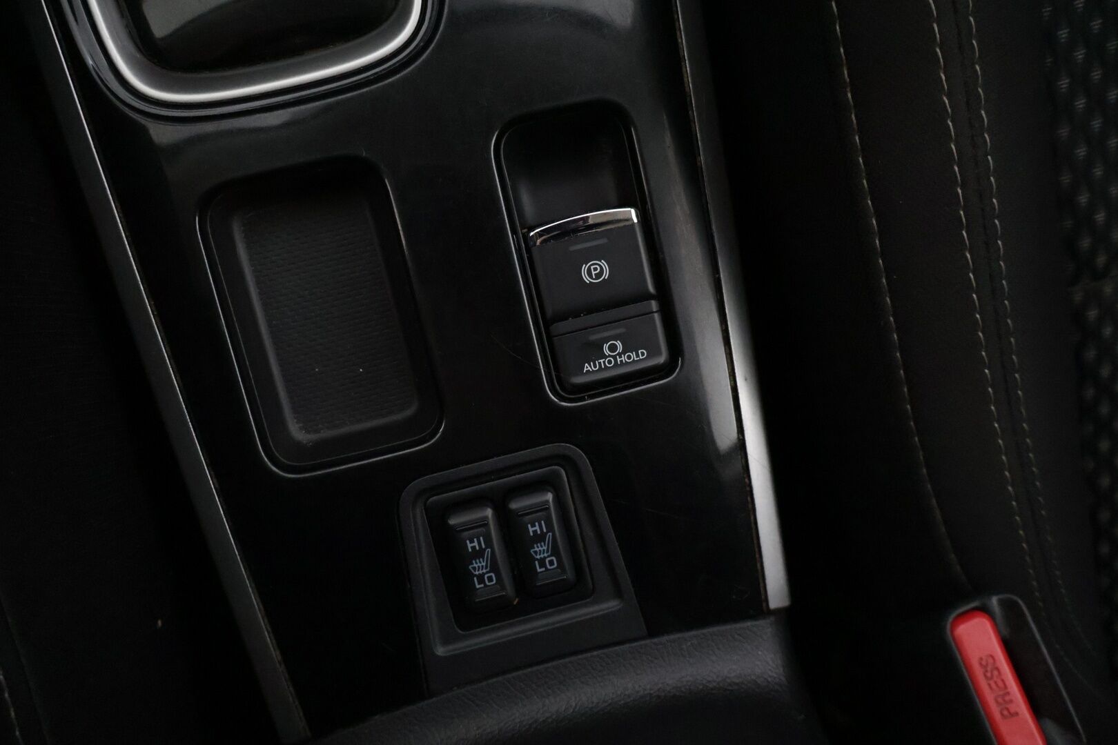 Mitsubishi Outlander 2019 2,0 MIVEC Active 2WD CVT 5P ** Lohko+Sisä / Vakionopeuden säädin / P-Kamera  / Vetokoukku ** - * Suomi-auto / Puhdas bensa maasturi * - HULLU BLACKWEEK KORKOTARJOUS 2,49%