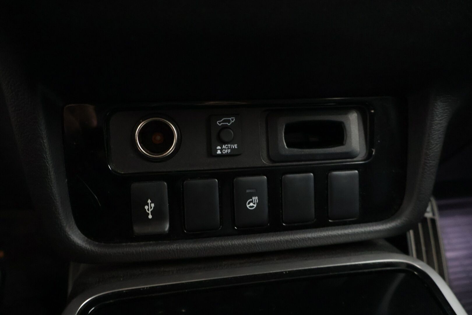 Mitsubishi Outlander 2019 2,0 MIVEC Active 2WD CVT 5P ** Lohko+Sisä / Vakionopeuden säädin / P-Kamera  / Vetokoukku ** - * Suomi-auto / Puhdas bensa maasturi * - HULLU BLACKWEEK KORKOTARJOUS 2,49%