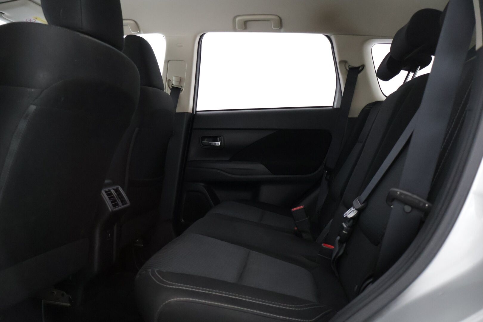 Mitsubishi Outlander 2019 2,0 MIVEC Active 2WD CVT 5P ** Lohko+Sisä / Vakionopeuden säädin / P-Kamera  / Vetokoukku ** - * Suomi-auto / Ratin lämmitin / Juuri huolettu! *