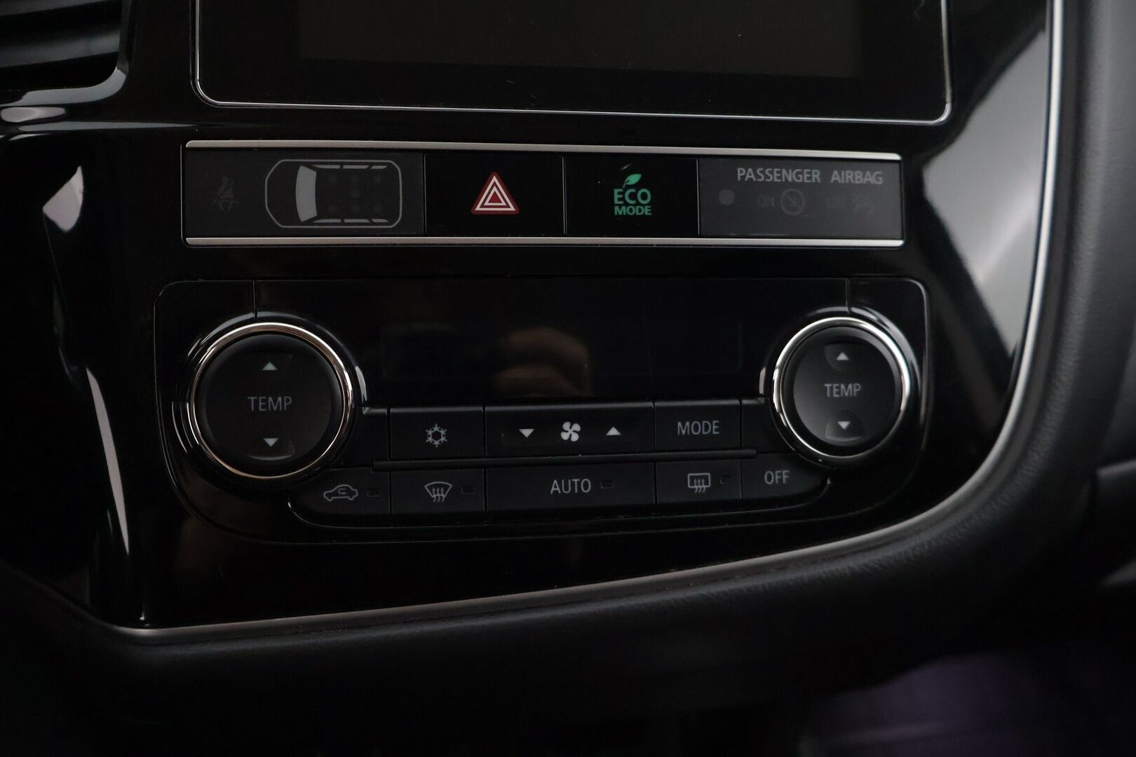 Mitsubishi Outlander 2019 2,0 MIVEC Active 2WD CVT 5P ** Lohko+Sisä / Vakionopeuden säädin / P-Kamera  / Vetokoukku ** - * Suomi-auto / Puhdas bensa maasturi * - HULLU BLACKWEEK KORKOTARJOUS 2,49%