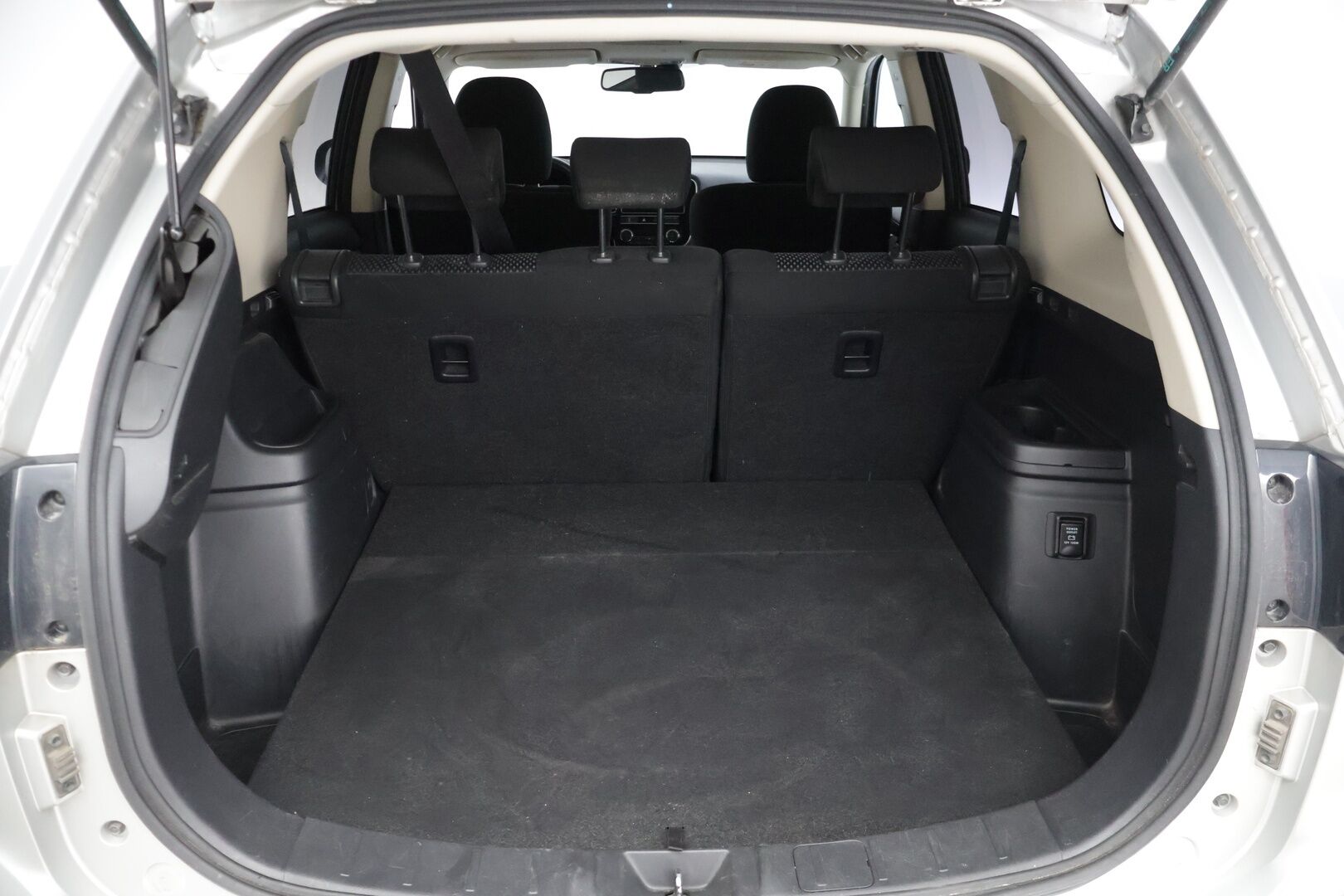 Mitsubishi Outlander 2019 2,0 MIVEC Active 2WD CVT 5P ** Lohko+Sisä / Vakionopeuden säädin / P-Kamera  / Vetokoukku ** - * Suomi-auto / Ratin lämmitin / Juuri huolettu! *