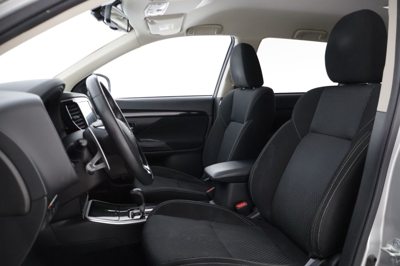 Mitsubishi Outlander 2019 2,0 MIVEC Active 2WD CVT 5P ** Lohko+Sisä / Vakionopeuden säädin / P-Kamera  / Vetokoukku ** - * Suomi-auto / Puhdas bensa maasturi * - HULLU BLACKWEEK KORKOTARJOUS 2,49%