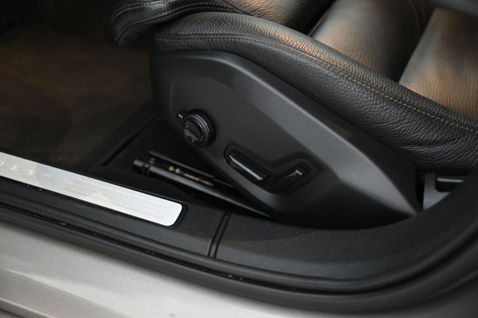 Volvo V60 2019 D3 Business Inscription aut *Webasto / Acc / Muistinahka / LED / Navi*