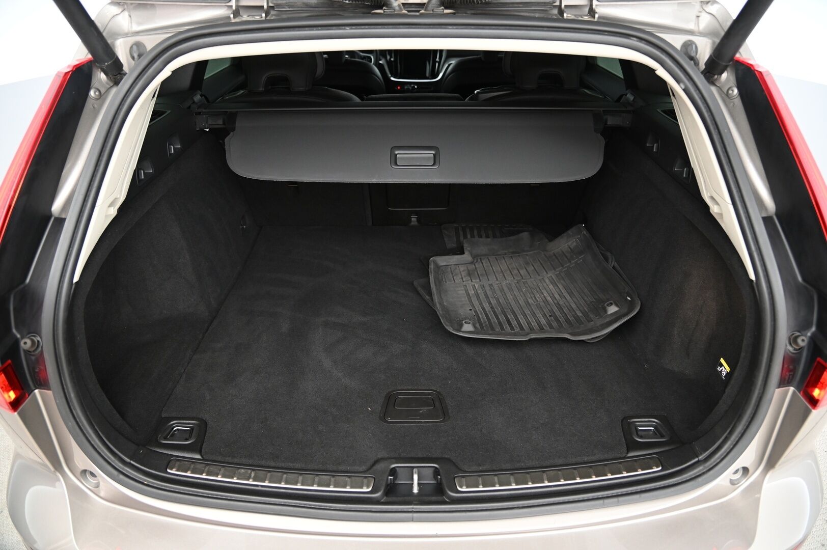 Volvo V60 2019 D3 Business Inscription aut *Webasto / Acc / Muistinahka / LED / Navi*