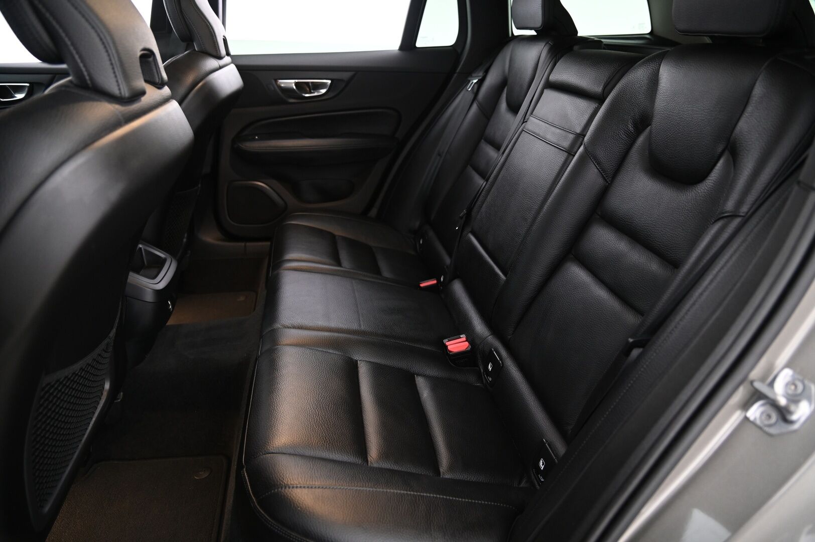 Volvo V60 2019 D3 Business Inscription aut *Webasto / Acc / Muistinahka / LED / Navi*