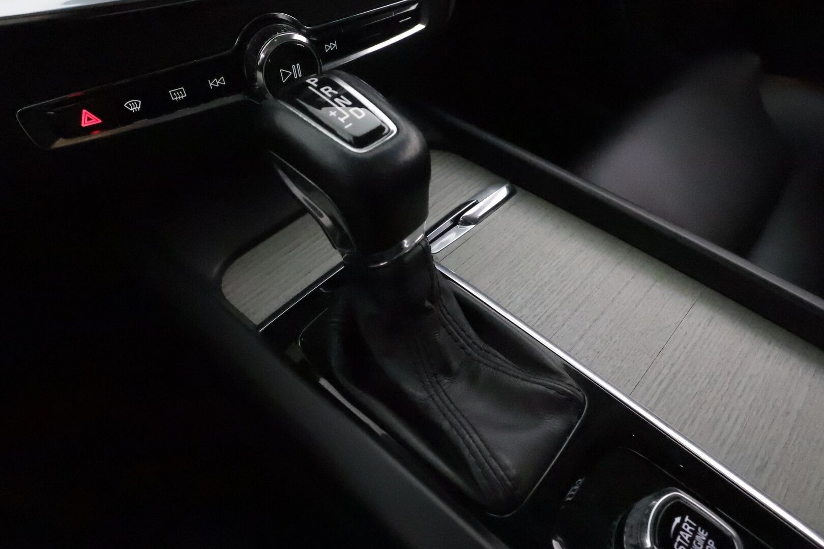 Volvo V60 2019 D3 Business Inscription aut * Webasto / Koukku / Adapt.Vakkari / Peruutuskamera / Full LED / Sporttipenkki Muistilla / Navi - 1-om Suomi-auto / Kahdet Renkaat / Merkkihuollettu!