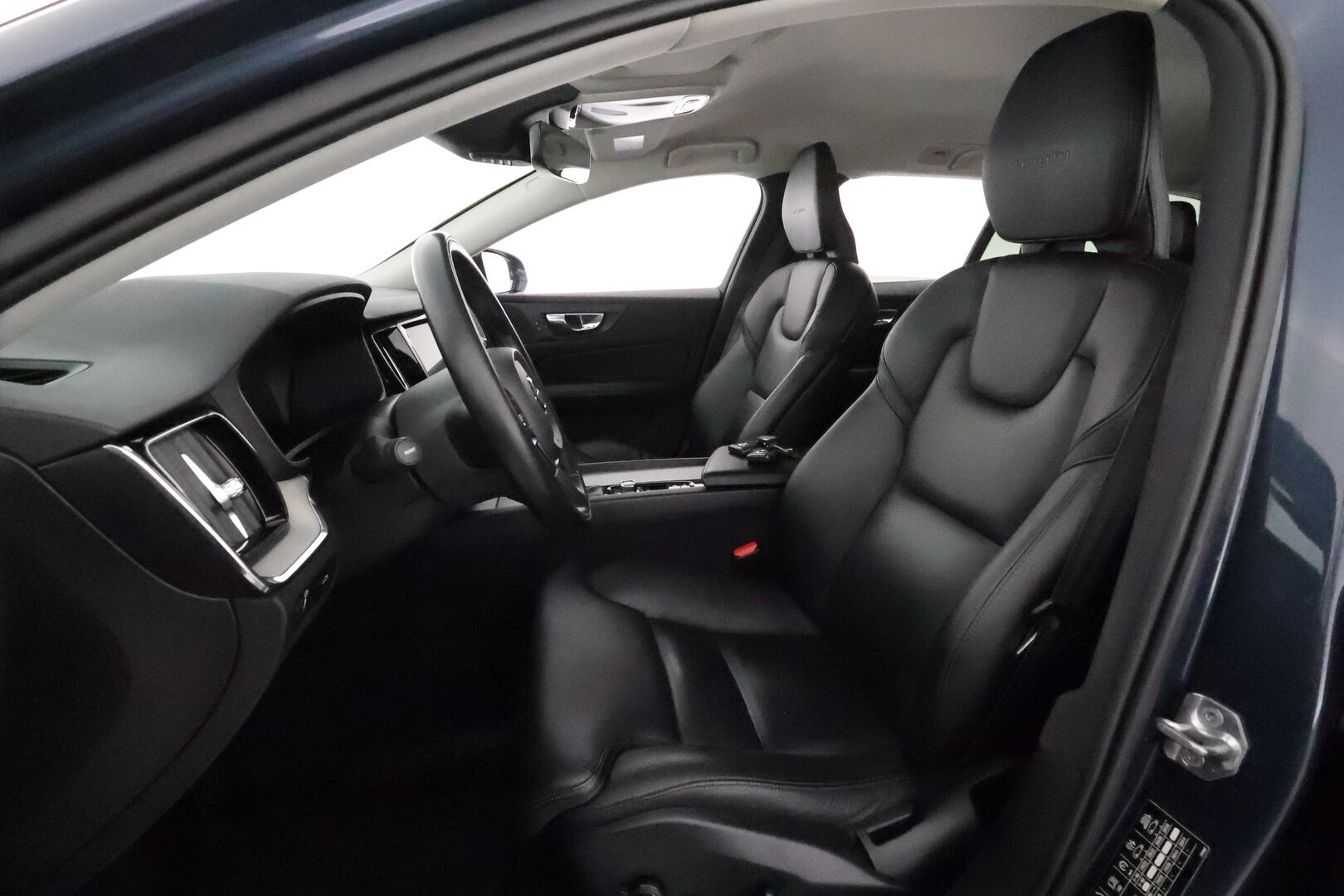 Volvo V60 2019 D3 Business Inscription aut * Webasto / Koukku / Adapt.Vakkari / Peruutuskamera / Full LED / Sporttipenkki Muistilla / Navi - 1-om Suomi-auto / Kahdet Renkaat / Merkkihuollettu!