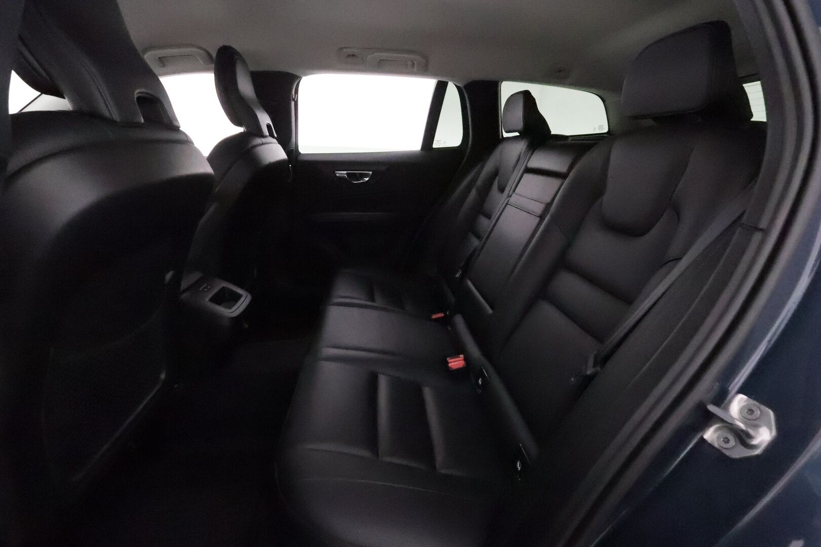 Volvo V60 2019 D3 Business Inscription aut * Webasto / Koukku / Adapt.Vakkari / Peruutuskamera / Full LED / Sporttipenkki Muistilla / Navi - 1-om Suomi-auto / Kahdet Renkaat / Merkkihuollettu!