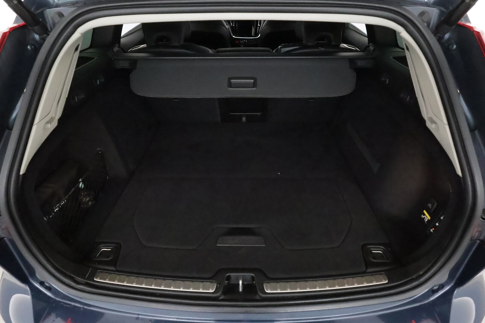 Volvo V60 2019 D3 Business Inscription aut * Webasto / Koukku / Adapt.Vakkari / Peruutuskamera / Full LED / Sporttipenkki Muistilla / Navi - 1-om Suomi-auto / Kahdet Renkaat / Merkkihuollettu!