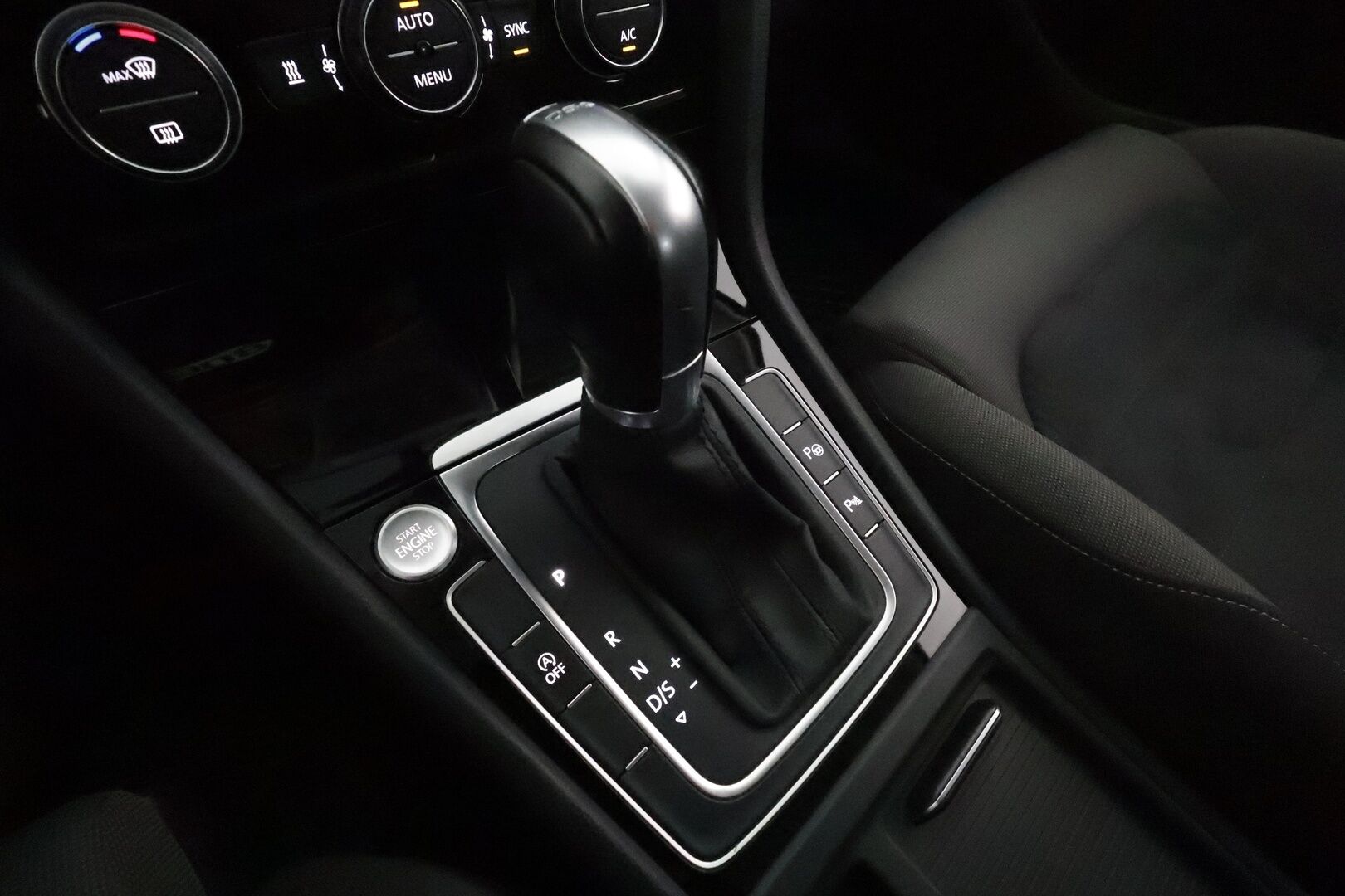 Volkswagen Golf 2018 Variant Highline 1,5 TSI EVO 110 kW DSG **Webasto / Koukku / ACC / LED-valot / P.Kamera / Hierova Penkki / Navi** - Suomi-auto / Kahdet Renkaat