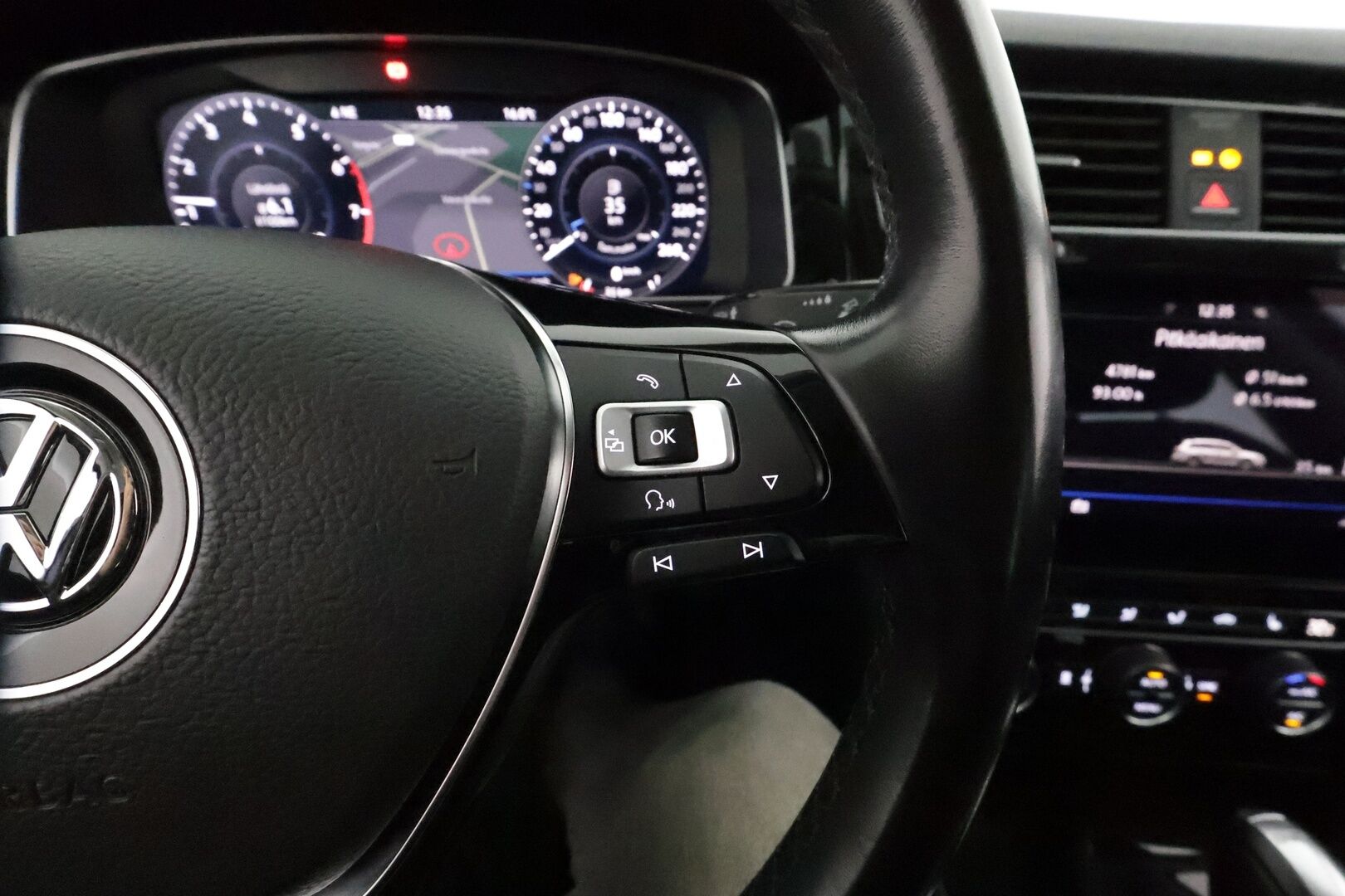 Volkswagen Golf 2018 Variant Highline 1,5 TSI EVO 110 kW DSG **Webasto / Koukku / ACC / LED-valot / P.Kamera / Hierova Penkki / Navi** - Suomi-auto / Kahdet Renkaat