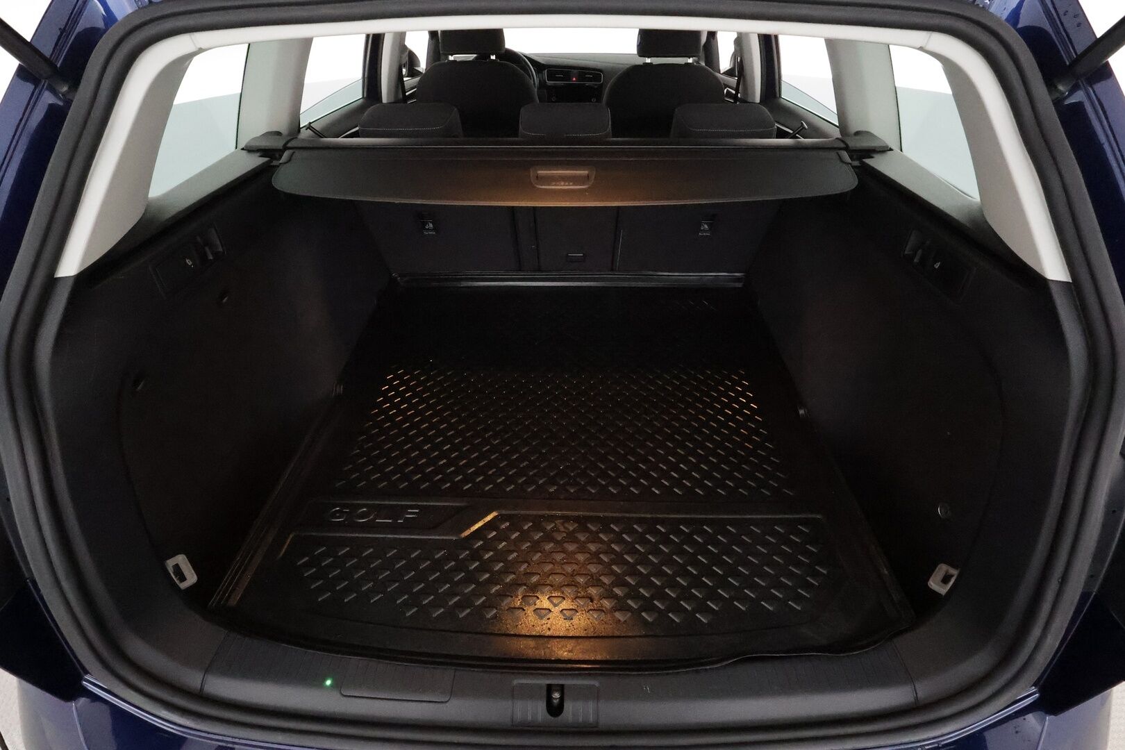 Volkswagen Golf 2018 Variant Highline 1,5 TSI EVO 110 kW DSG **Webasto / Koukku / ACC / LED-valot / P.Kamera / Hierova Penkki / Navi** - Suomi-auto / Kahdet Renkaat
