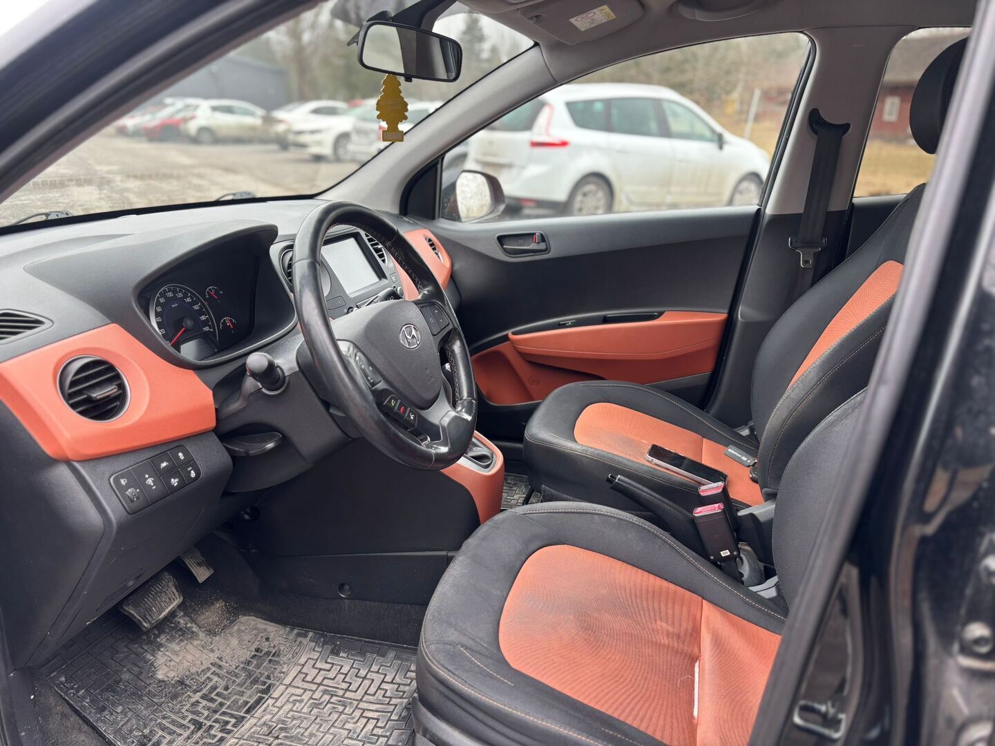 Hyundai i10 2018 1,25 Comfort Automatic / Ratinlämmitys! / Kaistavahti! / 2x Renkaat! / Apple Carplay & Android Auto! / - Siisti ! / Huoltokirja ! / Kaistavahti ! / Taloudellinen ! /