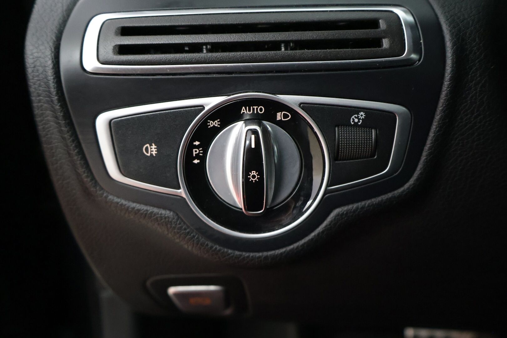 Mercedes-Benz C 2016 200 d T A Premium Business AMG *Burmeister / LED / Vaaleat nahat / Ambient / Navi* - Sähköpenkit / Sähköluukku / Kahdet renkaat ja vanteet - HULLUT AVAJAISHULINAT KORKOTARJOUS 3,29 %