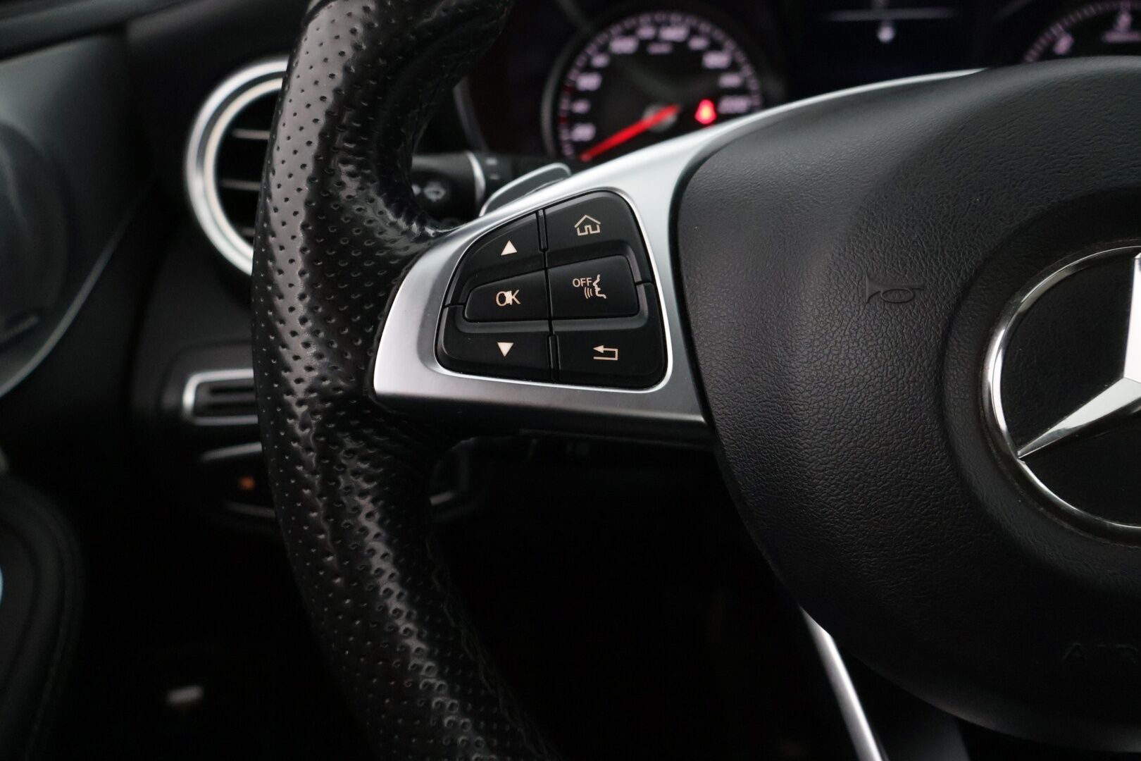 Mercedes-Benz C 2016 200 d T A Premium Business AMG *Burmeister / LED / Vaaleat nahat / Ambient / Navi* - Sähköpenkit / Sähköluukku / Kahdet renkaat ja vanteet - HULLUT AVAJAISHULINAT KORKOTARJOUS 3,29 %