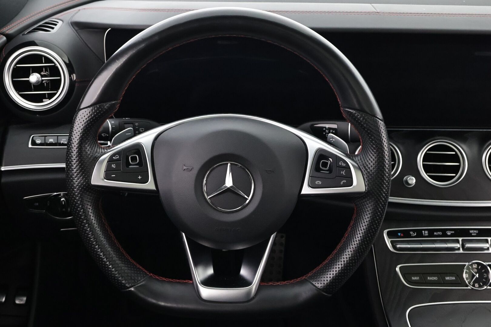 Mercedes-Benz E 43 AMG 2017 4MATIC - Webasto | Distronic+ | Panorama | HUD | 360° | Nappanahat muistilla | Vetokoukku | Multibeam | Widescreen | Harvoin tarjolla!