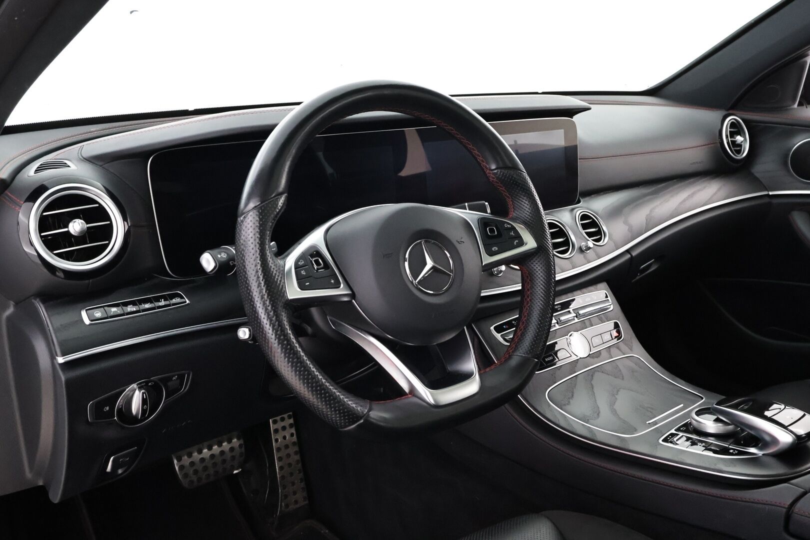 Mercedes-Benz E 43 AMG 2018 4MATIC - Webasto | Distronic+ | Panorama | HUD | 360° | Nappanahat muistilla | Vetokoukku | Multibeam | Widescreen | Harvoin tarjolla!