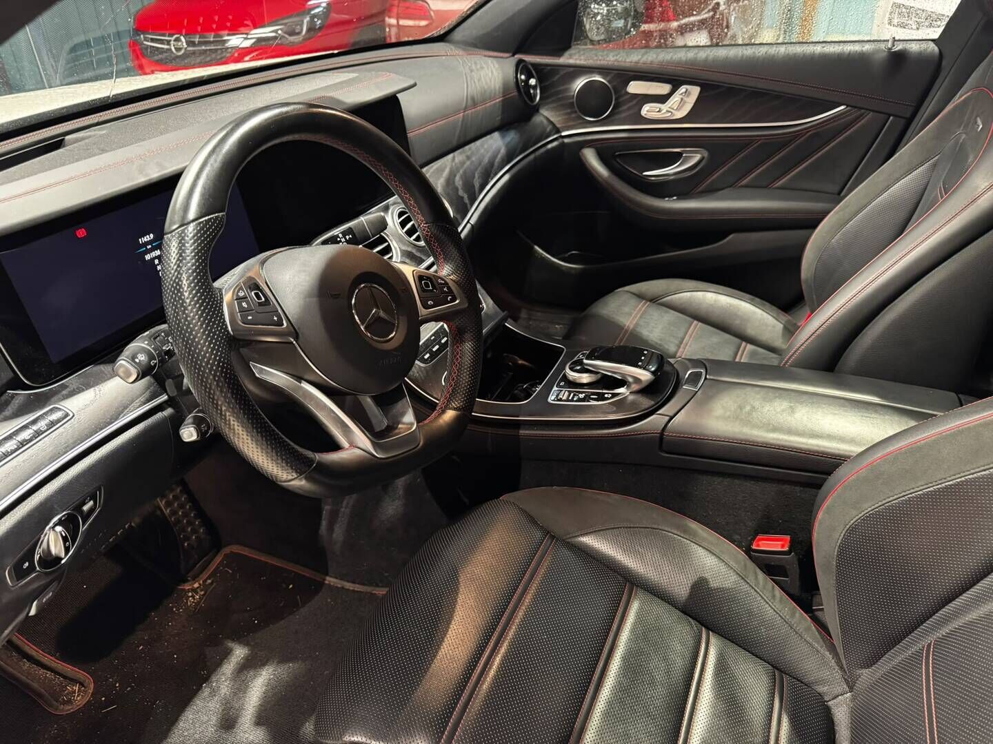 Mercedes-Benz A 2017 AMG E 43 4MATIC A - Webasto | Distronic+ | Panorama | HUD | 360° | Nappanahat muistilla | Vetokoukku | Multibeam | Widescreen | Harvoin tarjolla!