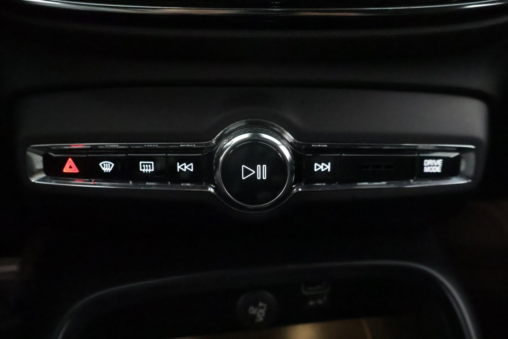 Volvo XC40 2019 D3 AWD Business R-Design aut** Koukku / Adapt.vakkari / Android&Aple / P.kamera / KeyLess / LED ** - 3,99 % KORKOTARJOUS TÄHÄN AUTOON - Suomi-auto / Kahdet renkaat