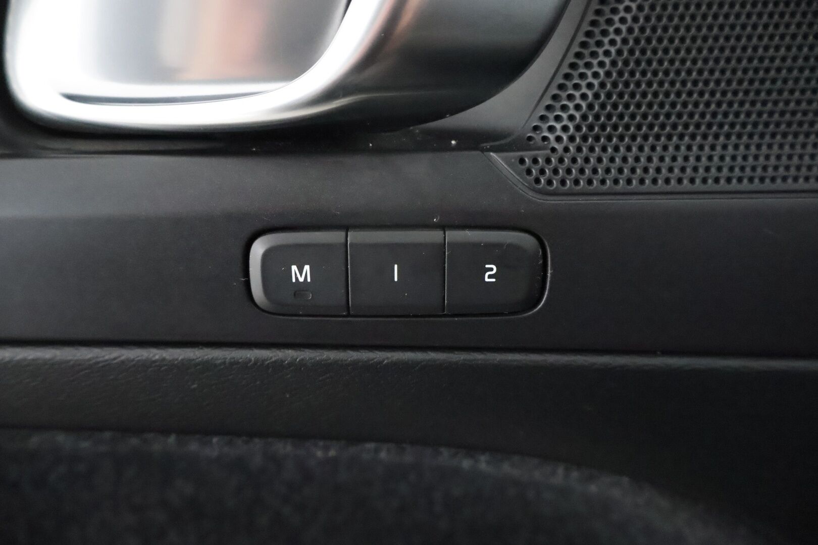 Volvo XC40 2019 D3 AWD Business R-Design aut** Koukku / Adapt.vakkari / Android&Aple / P.kamera / KeyLess / LED ** - 3,99 % KORKOTARJOUS TÄHÄN AUTOON - Suomi-auto / Kahdet renkaat