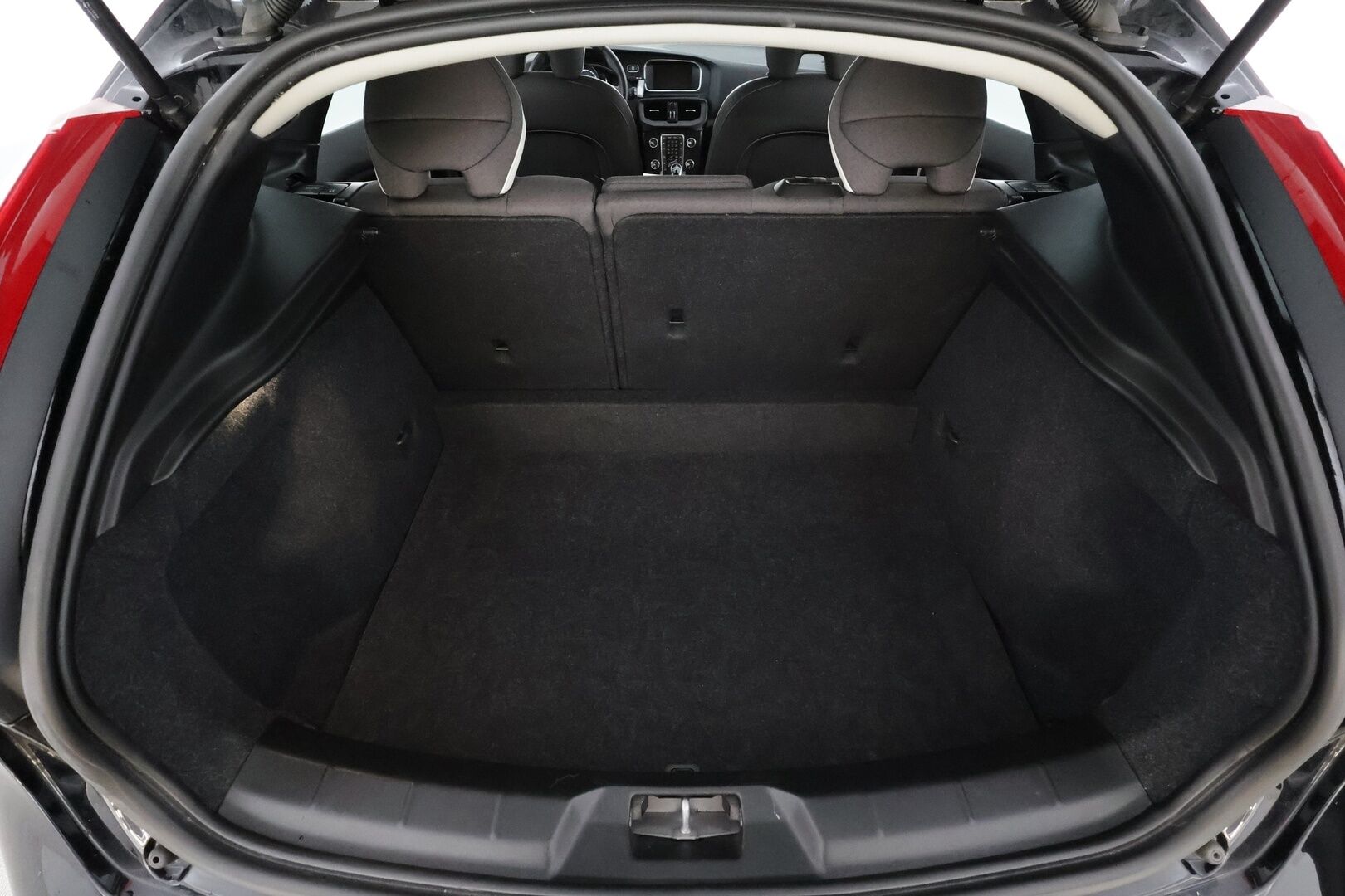 Volvo V40 Cross Country 2019 T3 Business Dynamic Edition aut * Webasto / LED / P.tutka / Vakkari / Bluetooth / Puolinahat / Keyless * - Suomi-auto / Kahdet renkaat 