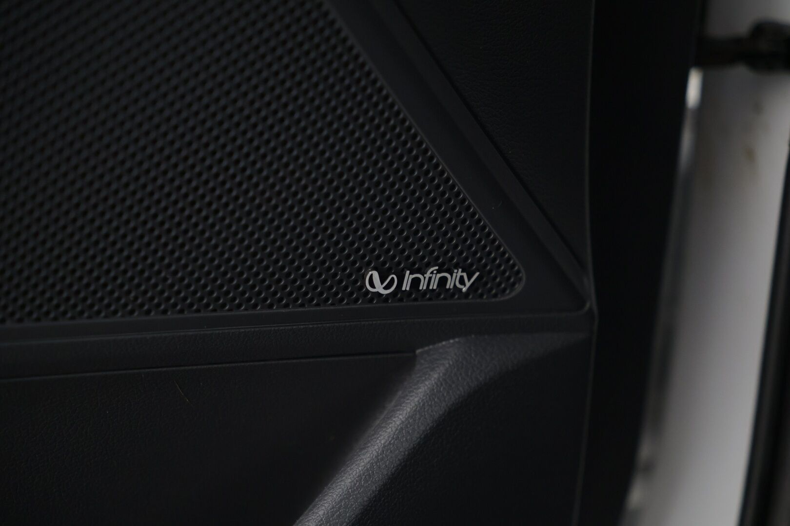 Hyundai IONIQ ELECTRIC 2018 MY19 *Infinity / ILP / Ilmastoidut muistipenkit / Nahkasisusta / ACC / P.kamera / Ratinlämmitin* - Kattavasti varusteltu / Hyvin pidetty / Hienokuntoinen!