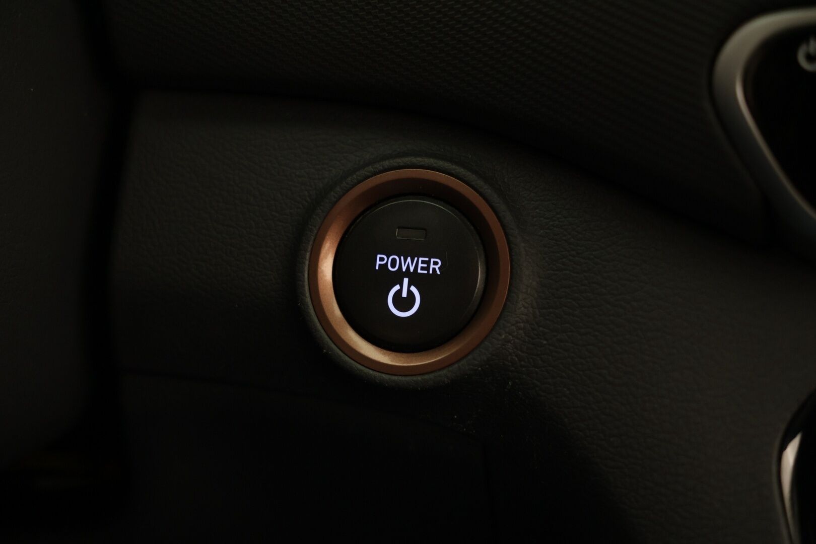 Hyundai IONIQ ELECTRIC 2018 MY19 *Infinity / ILP / Ilmastoidut muistipenkit / Nahkasisusta / ACC / P.kamera / Ratinlämmitin* - Kattavasti varusteltu / Hyvin pidetty / Hienokuntoinen!