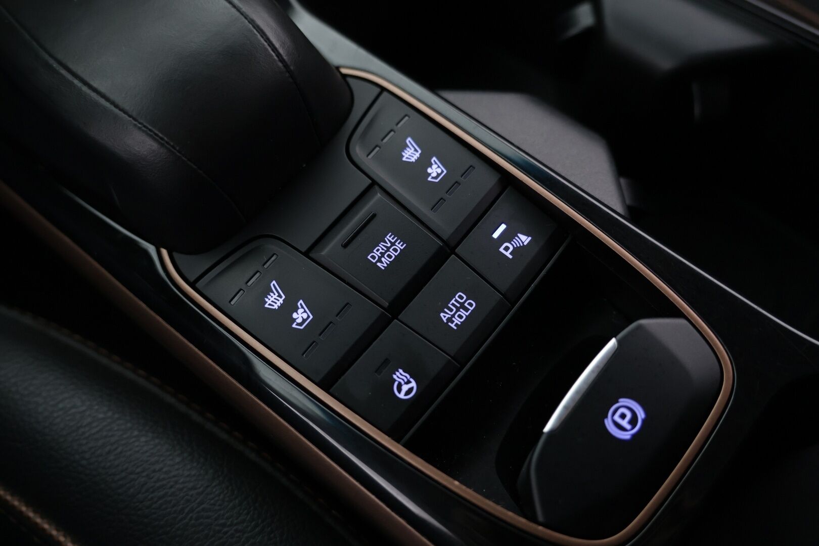 Hyundai IONIQ ELECTRIC 2018 MY19 *Infinity / ILP / Ilmastoidut muistipenkit / Nahkasisusta / ACC / P.kamera / Ratinlämmitin* - Kattavasti varusteltu / Hyvin pidetty / Hienokuntoinen!