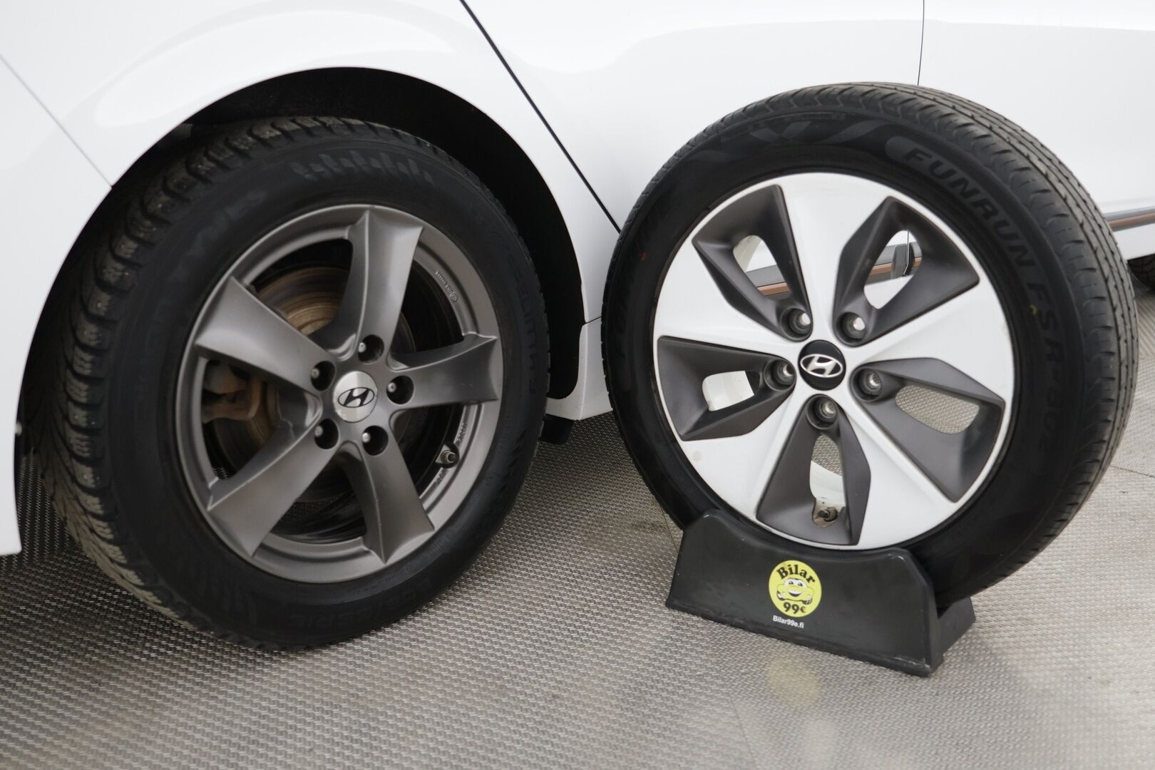 Hyundai IONIQ ELECTRIC 2018 MY19 *Infinity / ILP / Ilmastoidut muistipenkit / Nahkasisusta / ACC / P.kamera / Ratinlämmitin* - Kattavasti varusteltu / Hyvin pidetty / Hienokuntoinen!