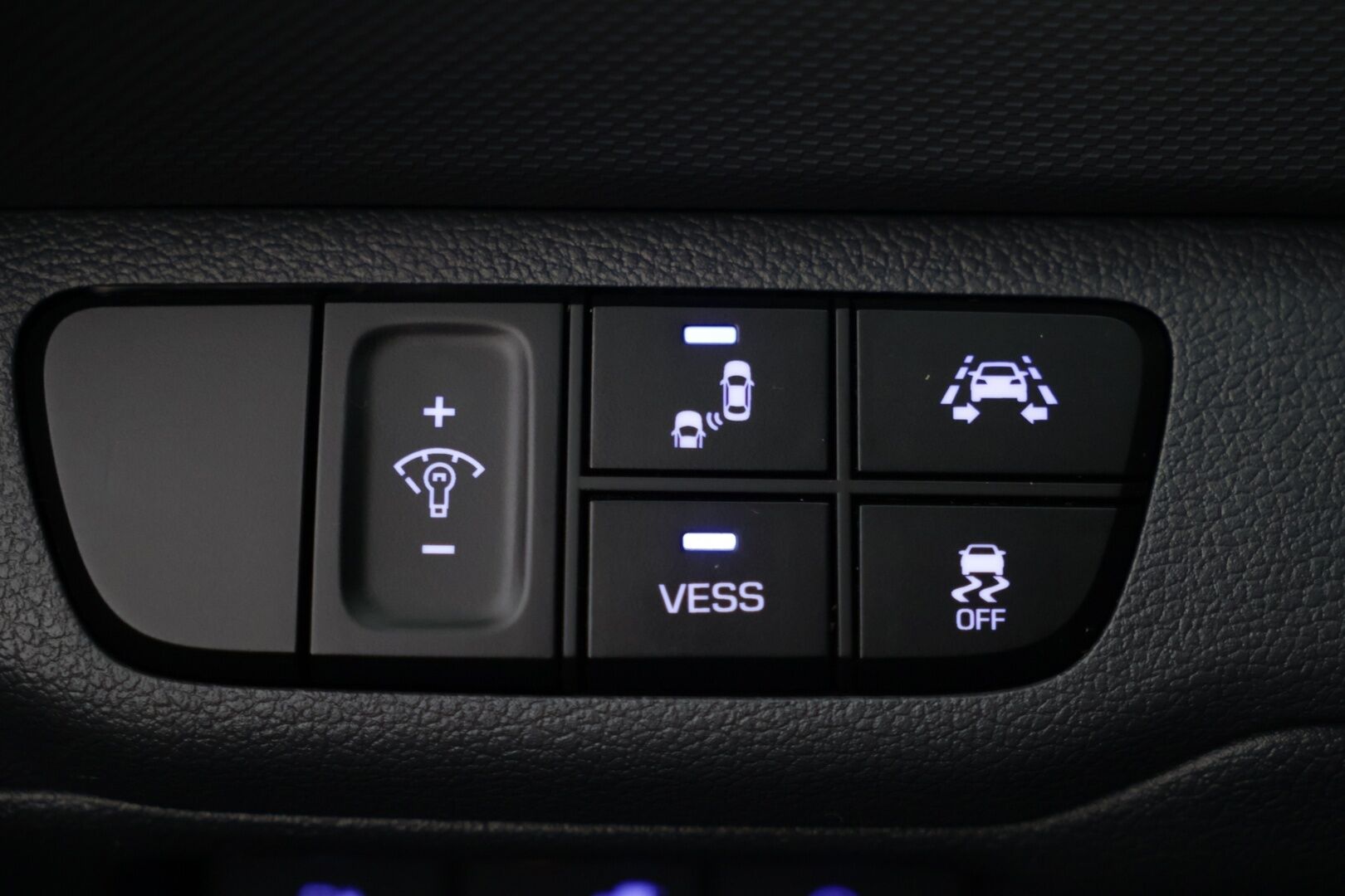 Hyundai IONIQ ELECTRIC 2018 MY19 *Infinity / ILP / Ilmastoidut muistipenkit / Nahkasisusta / ACC / P.kamera / Ratinlämmitin* - Kattavasti varusteltu / Hyvin pidetty / Hienokuntoinen!