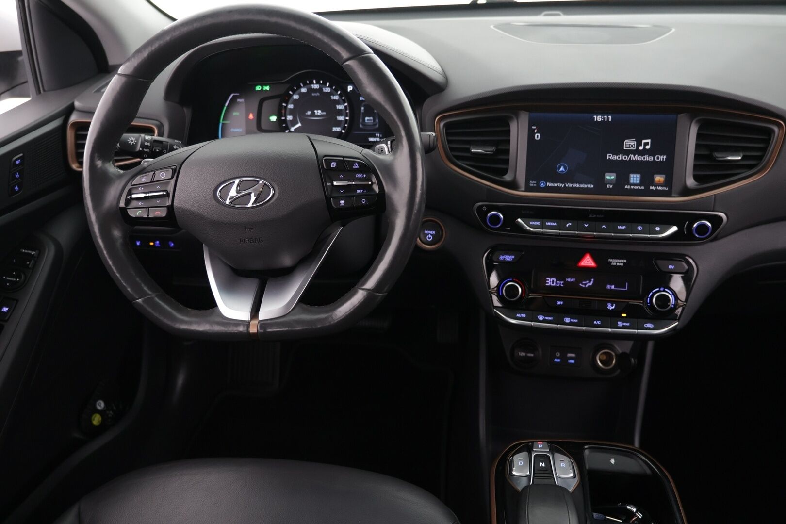 Hyundai IONIQ ELECTRIC 2018 MY19 *Infinity / ILP / Ilmastoidut muistipenkit / Nahkasisusta / ACC / P.kamera / Ratinlämmitin* - Kattavasti varusteltu / Hyvin pidetty / Hienokuntoinen!