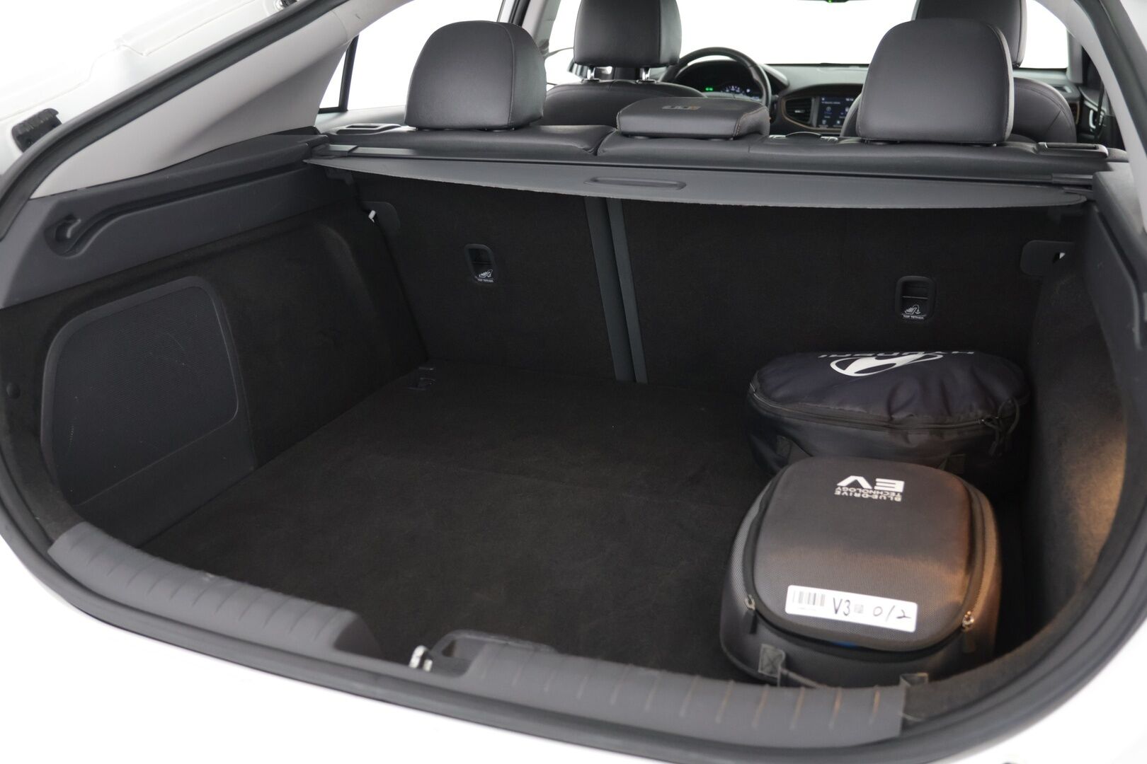 Hyundai IONIQ ELECTRIC 2018 MY19 *Infinity / ILP / Ilmastoidut muistipenkit / Nahkasisusta / ACC / P.kamera / Ratinlämmitin* - Kattavasti varusteltu / Hyvin pidetty / Hienokuntoinen!