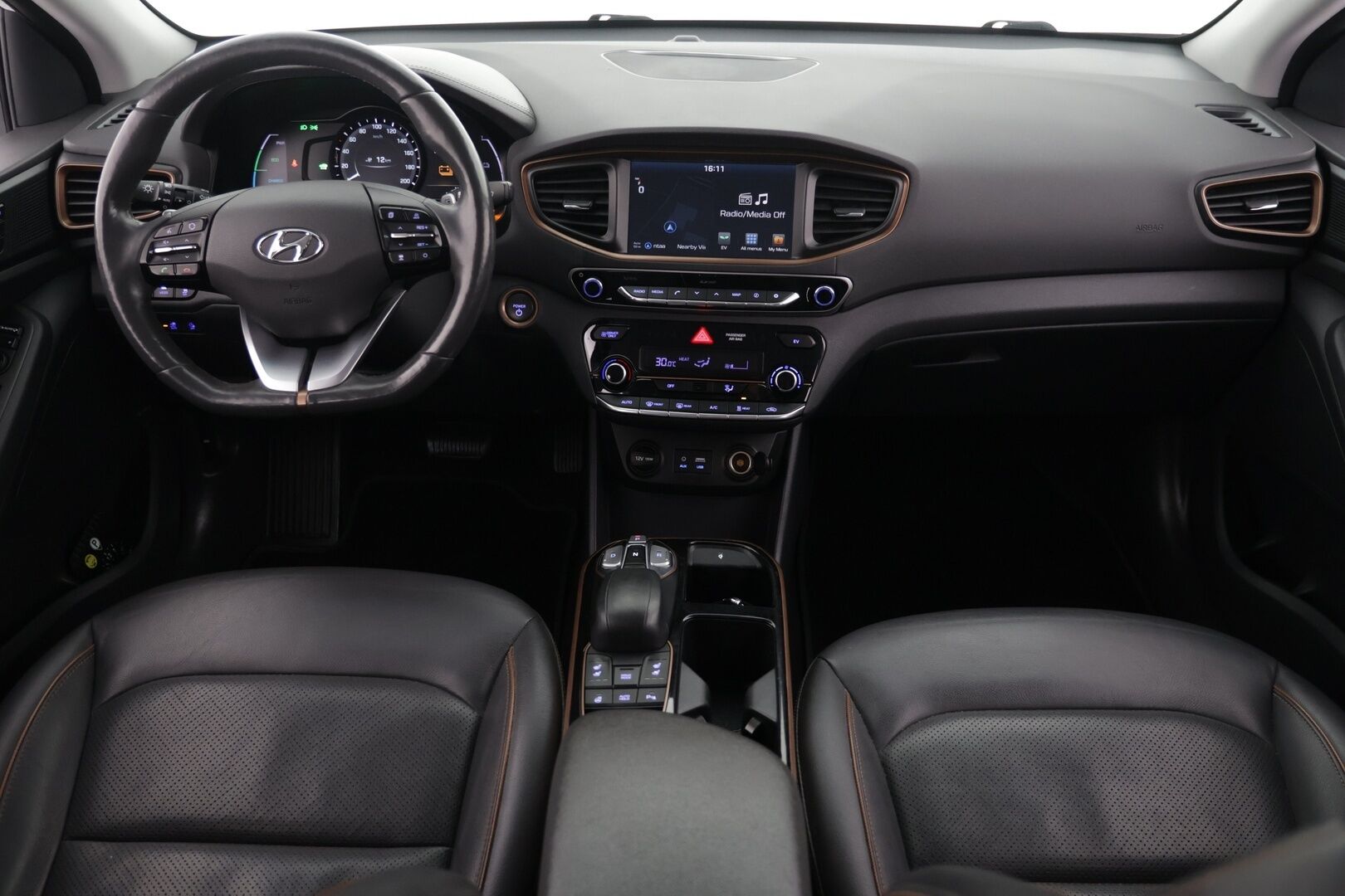 Hyundai IONIQ ELECTRIC 2018 MY19 *Infinity / ILP / Ilmastoidut muistipenkit / Nahkasisusta / ACC / P.kamera / Ratinlämmitin* - Kattavasti varusteltu / Hyvin pidetty / Hienokuntoinen!