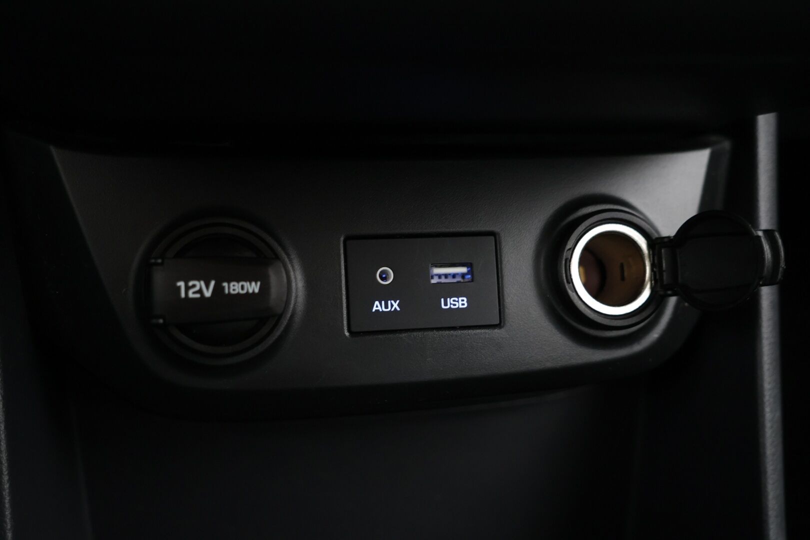 Hyundai IONIQ ELECTRIC 2018 MY19 *Infinity / ILP / Ilmastoidut muistipenkit / Nahkasisusta / ACC / P.kamera / Ratinlämmitin* - Kattavasti varusteltu / Hyvin pidetty / Hienokuntoinen!