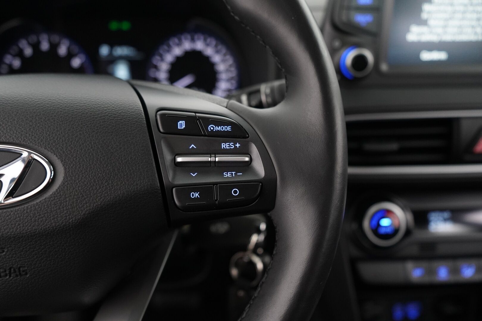 Hyundai KONA 2019 1,6 T-GDI 4WD 7DCT-aut. Comfort WLTP / Suomi-Auto / Vakkari / Krell-Audio / Peruutuskamera / Vetokoukku / Lohkolämmitin - Taloudellinen Nelikko vetokoukulla !