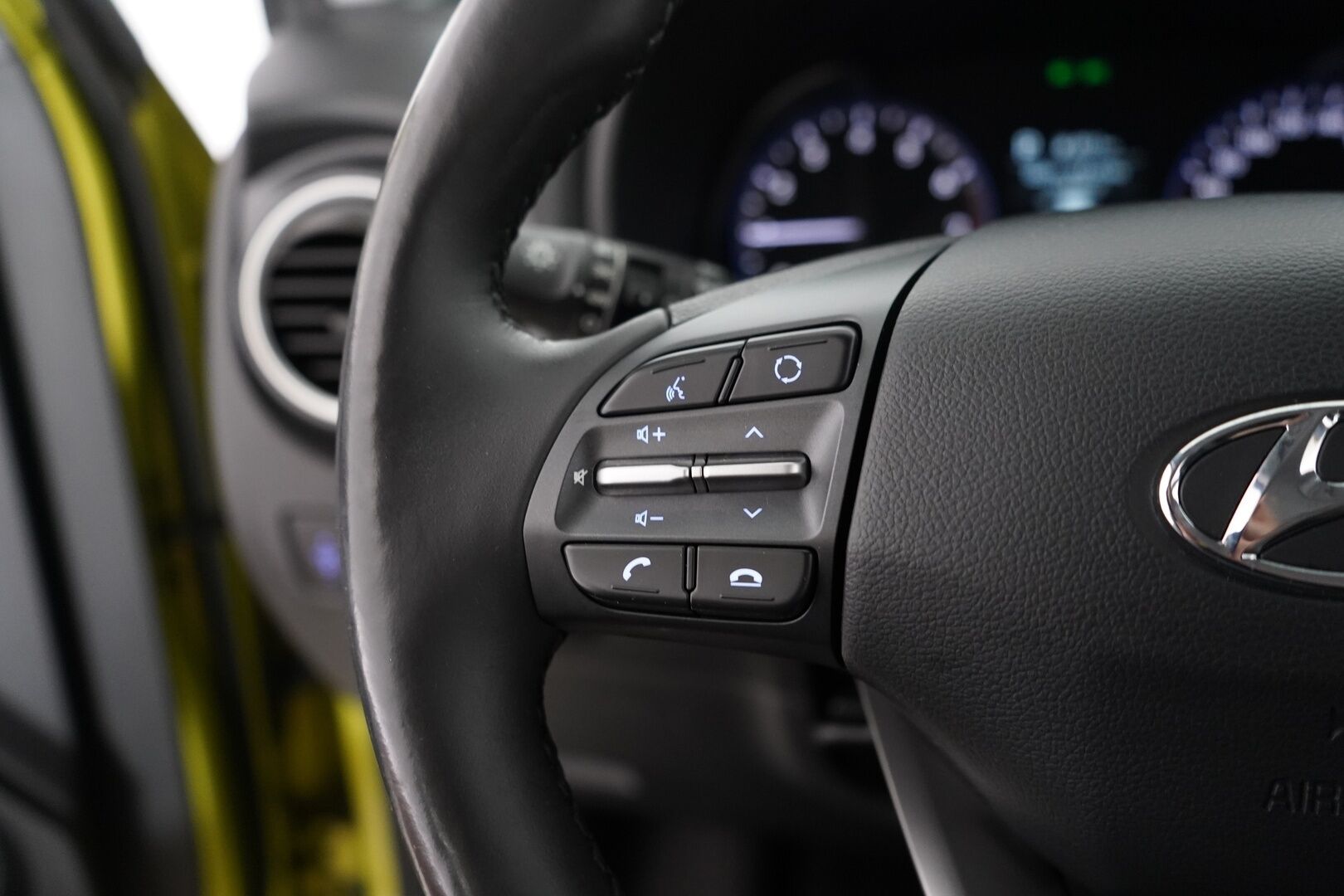 Hyundai KONA 2019 1,6 T-GDI 4WD 7DCT-aut. Comfort WLTP / Suomi-Auto / Vakkari / Krell-Audio / Peruutuskamera / Vetokoukku / Lohkolämmitin - Taloudellinen Nelikko vetokoukulla !