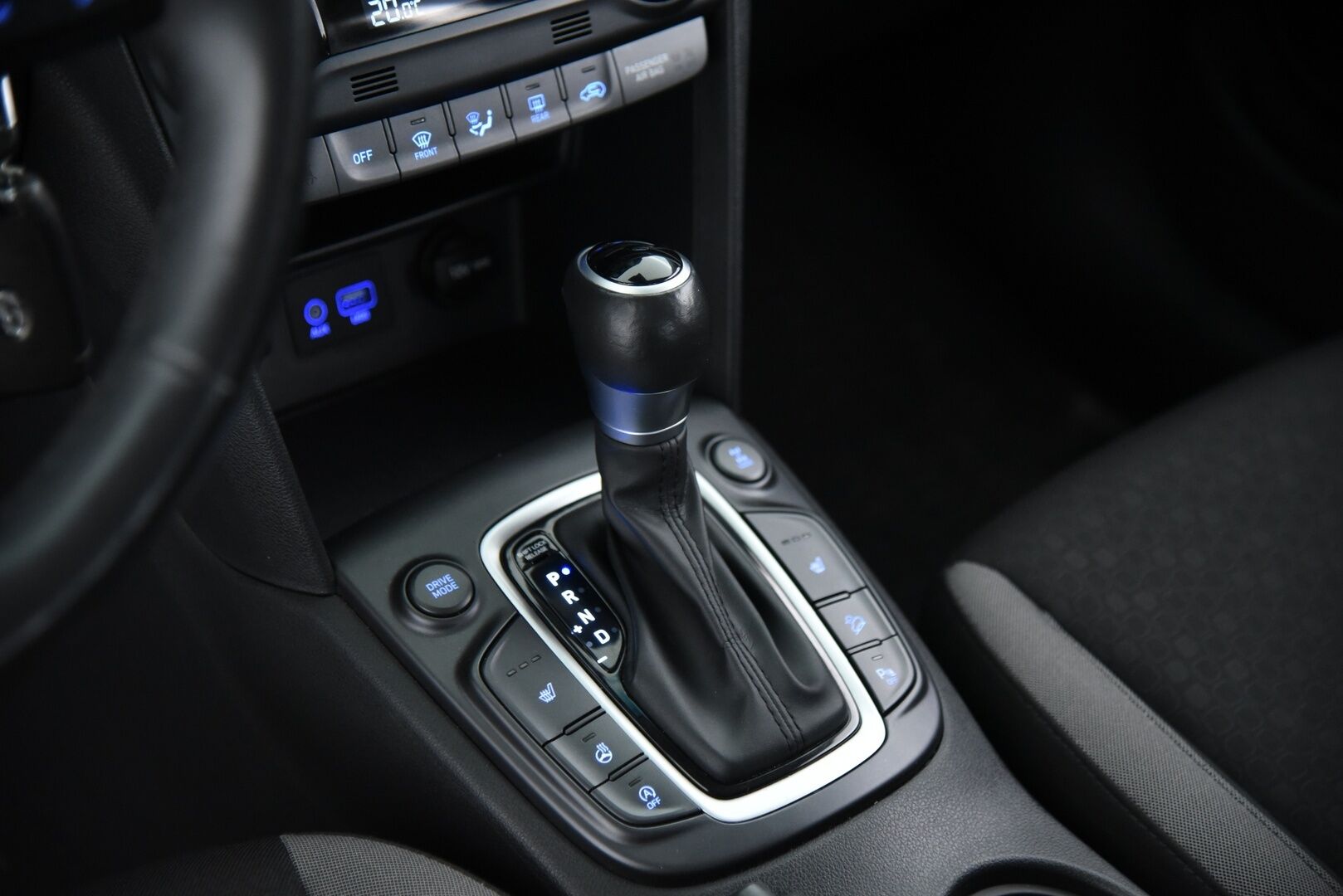 Hyundai KONA 2019 1,6 T-GDI 4WD 7DCT-aut. Comfort WLTP / Suomi-Auto / Vakkari / Krell-Audio / Peruutuskamera / Vetokoukku / Lohkolämmitin - Taloudellinen Nelikko vetokoukulla !