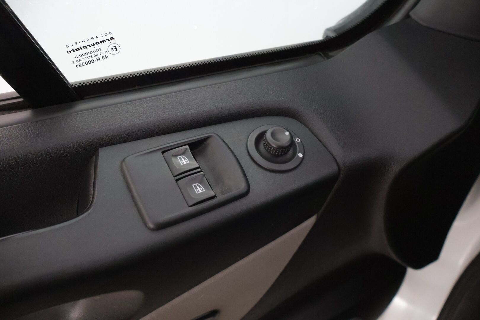 Nissan NV300 2018 Van 1,6 dCi 125 6 M/T L2H1 1.2t FWD Working Star Blind FD Blind SSD * Webasto / Kamera / Koukku / P-Tutkat / Ilmastointi * - * 1.-om Suomi-auto / ALV väh.kelpoinen / Särmät huollot / Kovat varusteet * - Osta nyt, maksa vasta ensi vuonna