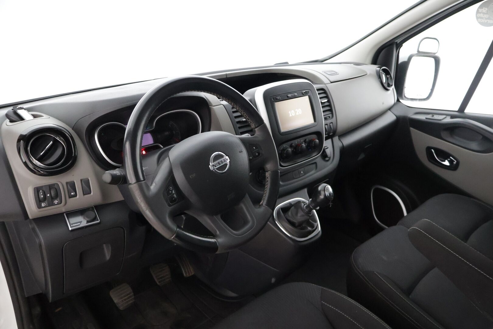Nissan NV300 2018 Van 1,6 dCi 125 6 M/T L2H1 1.2t FWD Working Star Blind FD Blind SSD * Webasto / Kamera / Koukku / P-Tutkat / Ilmastointi * - * 1.-om Suomi-auto / ALV väh.kelpoinen / Särmät huollot / Kovat varusteet *