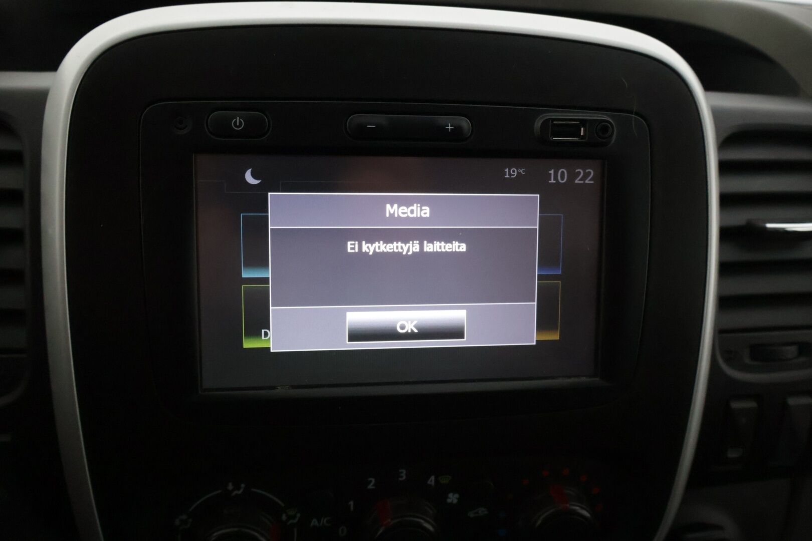 Nissan NV300 2018 Van 1,6 dCi 125 6 M/T L2H1 1.2t FWD Working Star Blind FD Blind SSD * Webasto / Kamera / Koukku / P-Tutkat / Ilmastointi * - * 1.-om Suomi-auto / ALV väh.kelpoinen / Särmät huollot / Kovat varusteet *