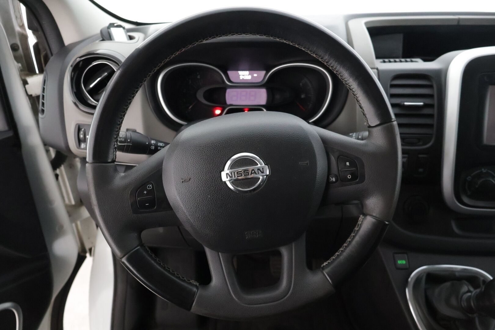 Nissan NV300 2018 Van 1,6 dCi 125 6 M/T L2H1 1.2t FWD Working Star Blind FD Blind SSD * Webasto / Kamera / Koukku / P-Tutkat / Ilmastointi * - * 1.-om Suomi-auto / ALV väh.kelpoinen / Särmät huollot / Kovat varusteet *