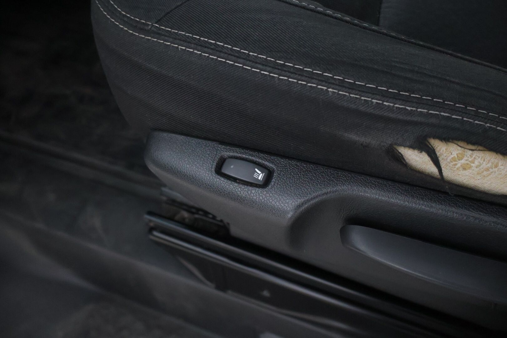 Nissan NV300 2018 Van 1,6 dCi 125 6 M/T L2H1 1.2t FWD Working Star Blind FD Blind SSD * Webasto / Kamera / Koukku / P-Tutkat / Ilmastointi * - * 1.-om Suomi-auto / ALV väh.kelpoinen / Särmät huollot / Kovat varusteet * - Osta nyt, maksa vasta ensi vuonna